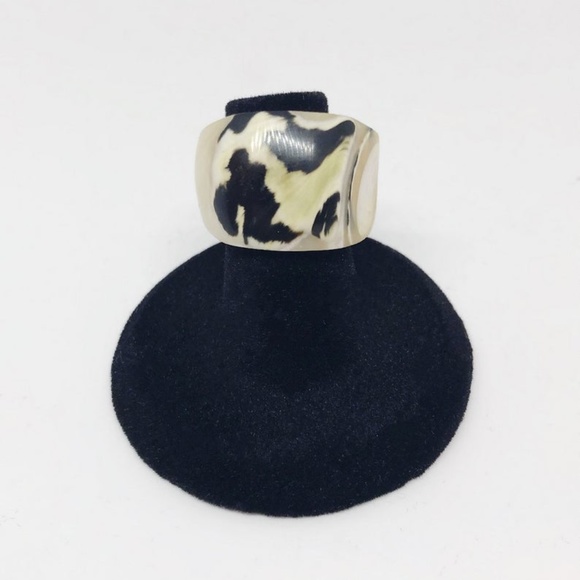 Black & White Handmade Shell Cocktail Ring